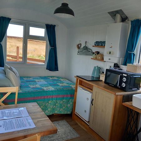 Hillside Camping Pods And Shepherd'S Hut Wick  Extérieur photo