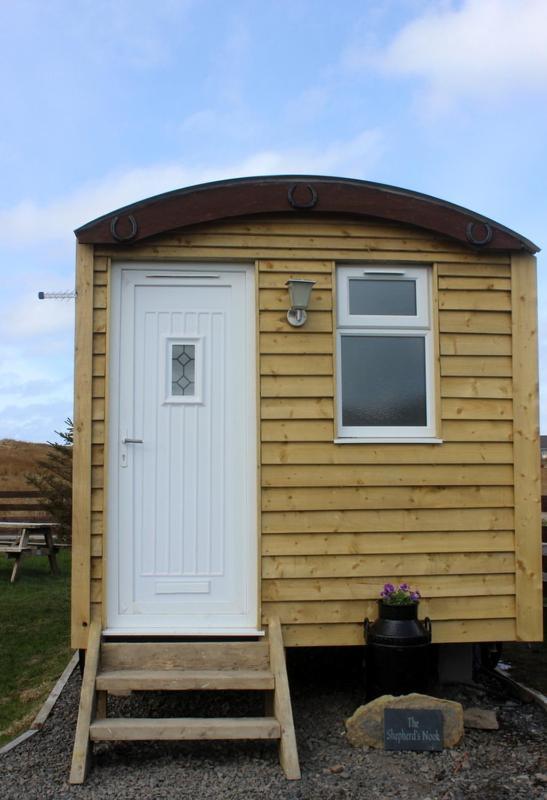 Hillside Camping Pods And Shepherd'S Hut Wick  Extérieur photo