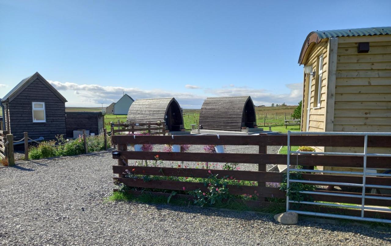 Hillside Camping Pods And Shepherd'S Hut Wick  Extérieur photo