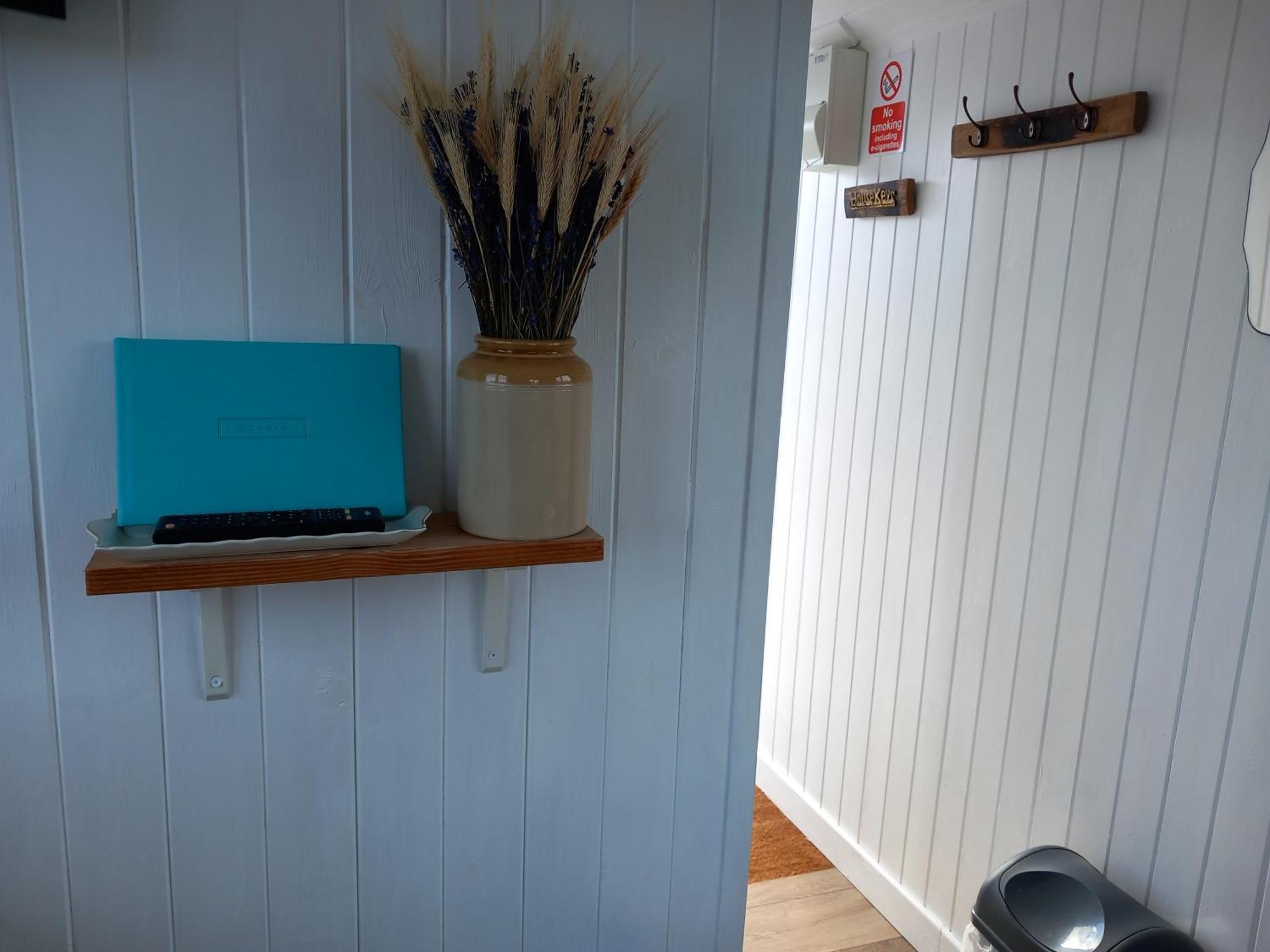 Hillside Camping Pods And Shepherd'S Hut Wick  Extérieur photo